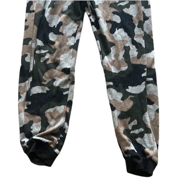 Pink Rose Camo Print Sweatpants - Picture 3 of 7